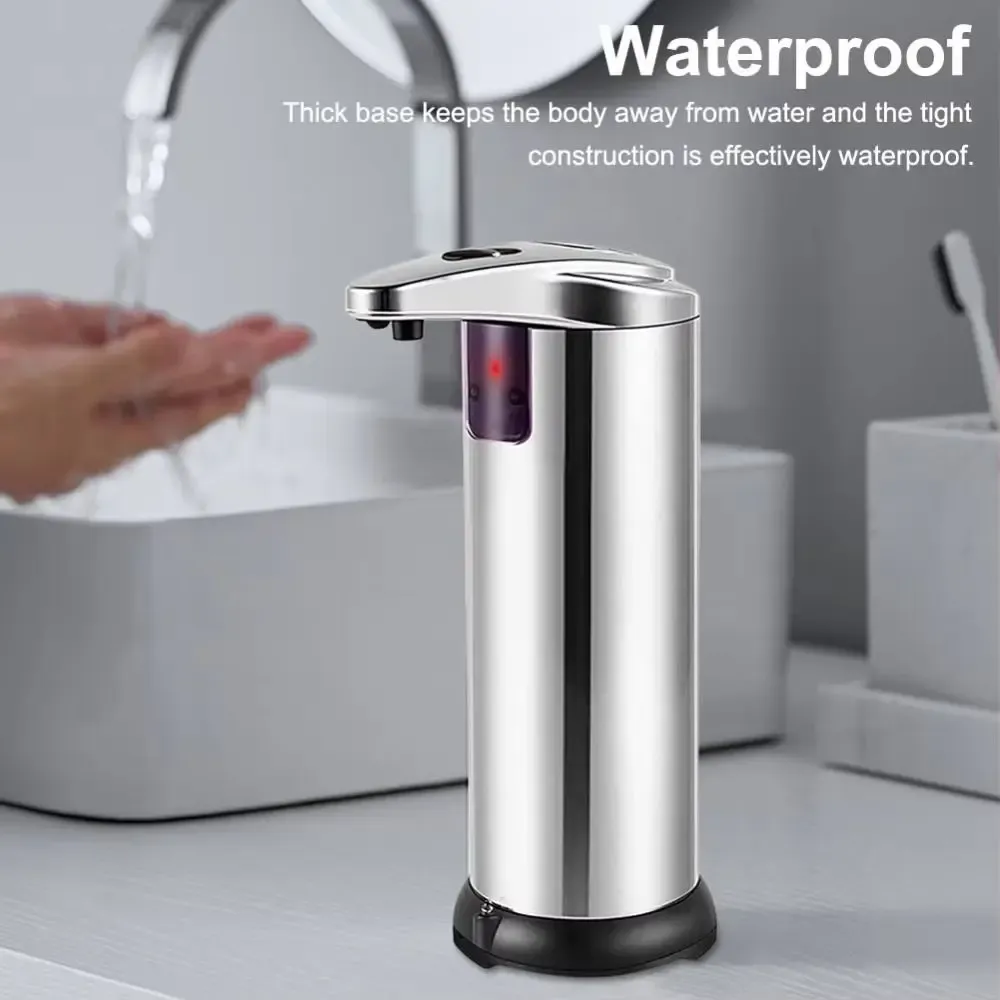 Distributeur de savon installé dans une salle de bains