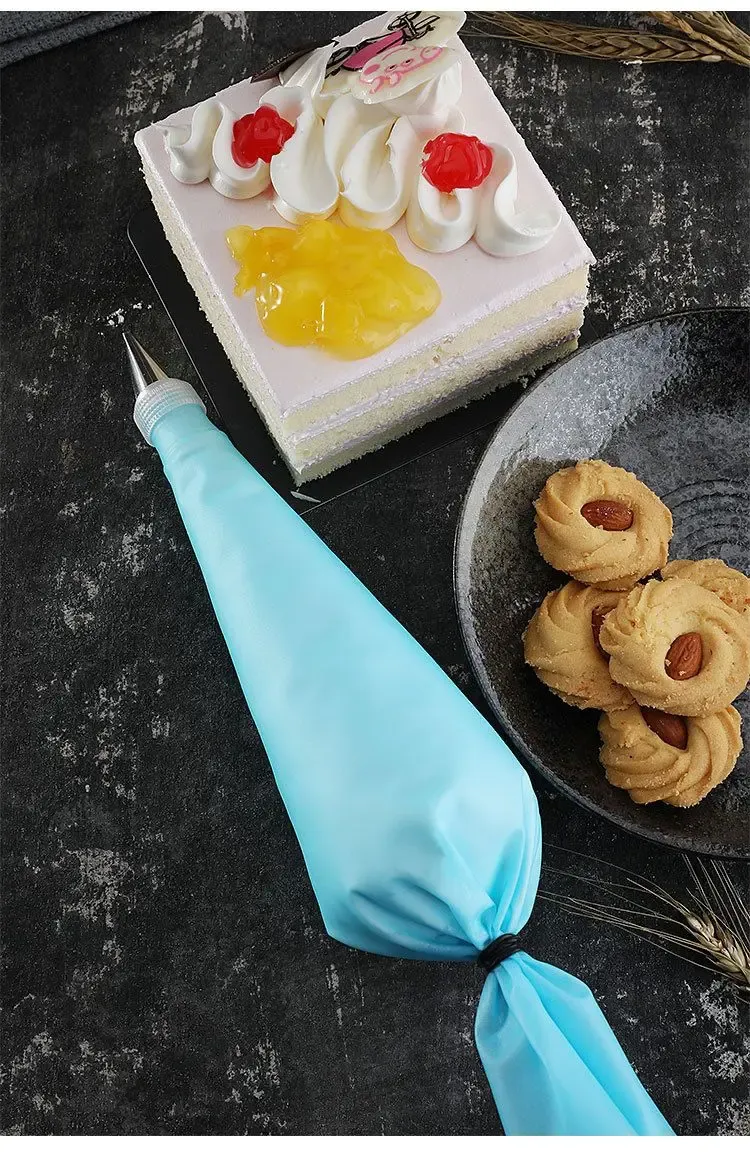 Gâteaux décorés avec le sac à pâtisserie