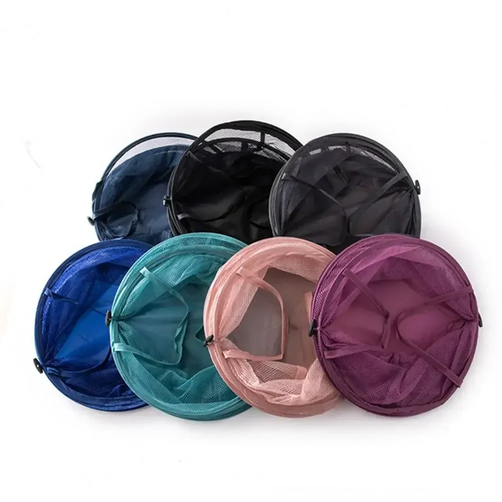 Panier à linge dans une salle de bain