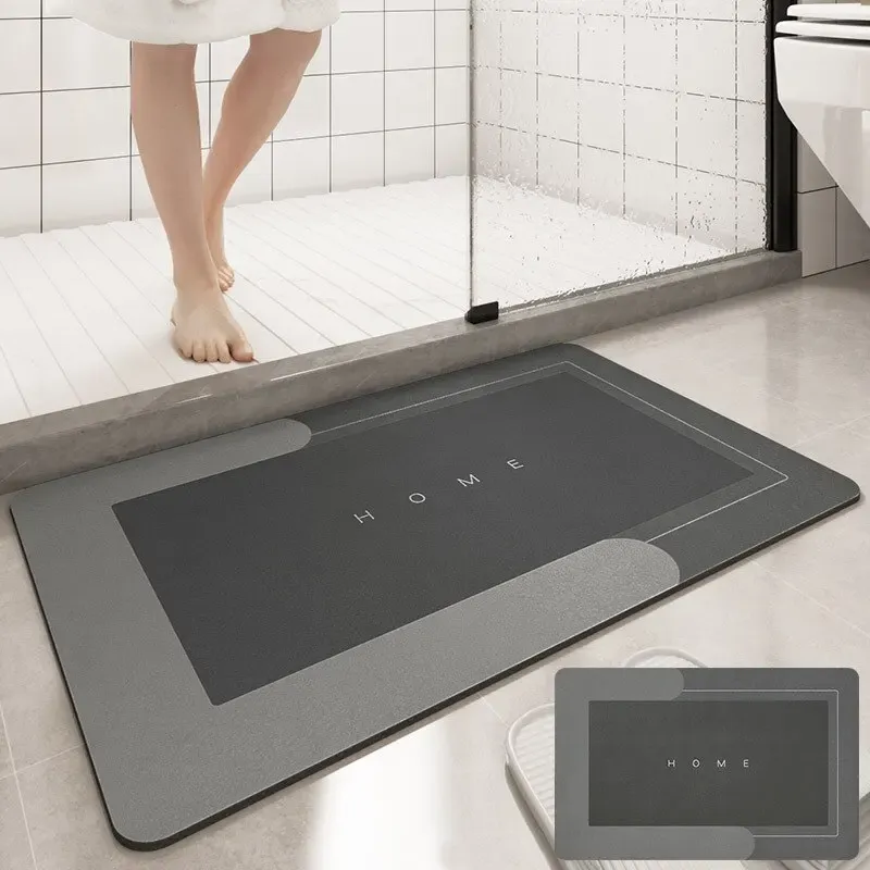 Tapis de bain absorbant au pied de la douche
