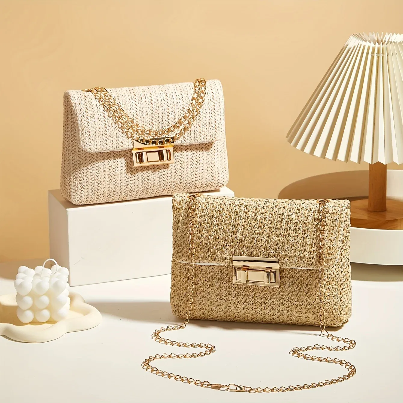 Sac à bandoulière en paille tissé à la main pour femme, coloris uni, fermeture à verrou - Image 1