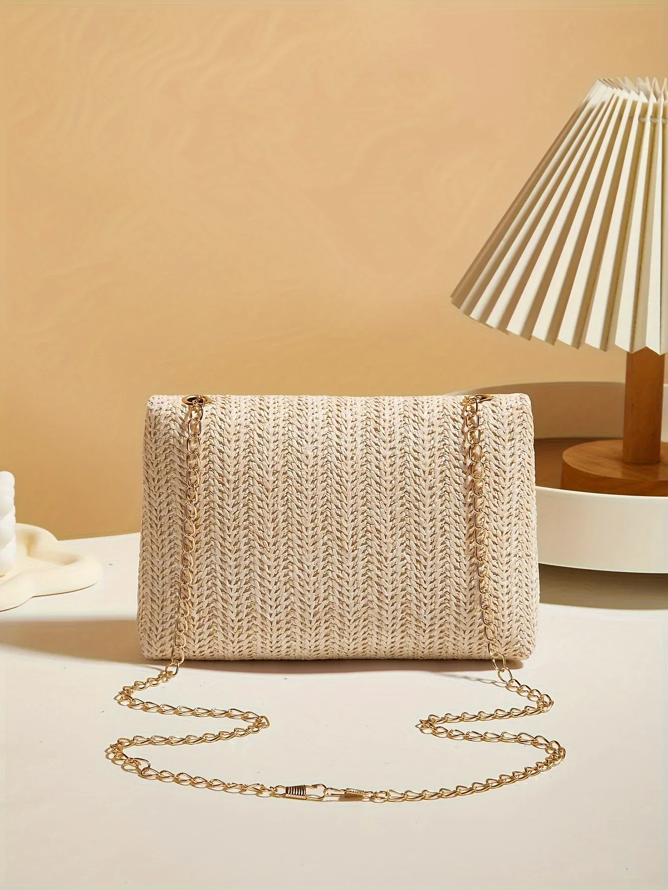 Sac en paille vue de profil