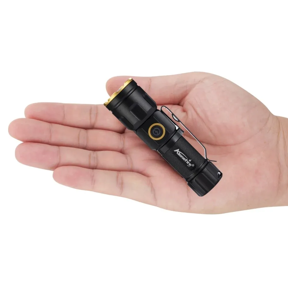 Lampe torche Zoom X77 sous différents angles