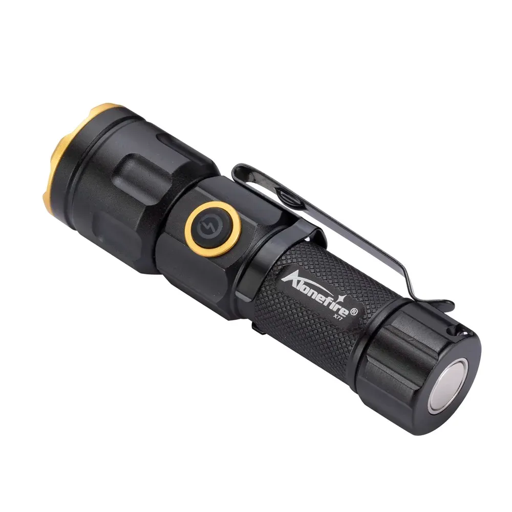 Lampe torche Zoom X77 dans son environnement