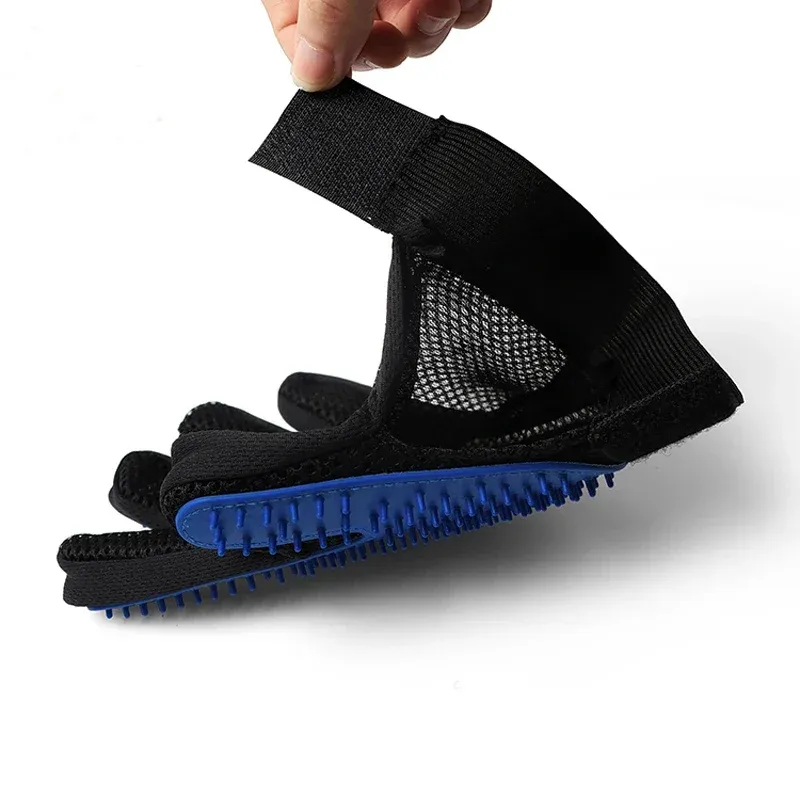 Gant de toilettage en silicone, détail de la sangle