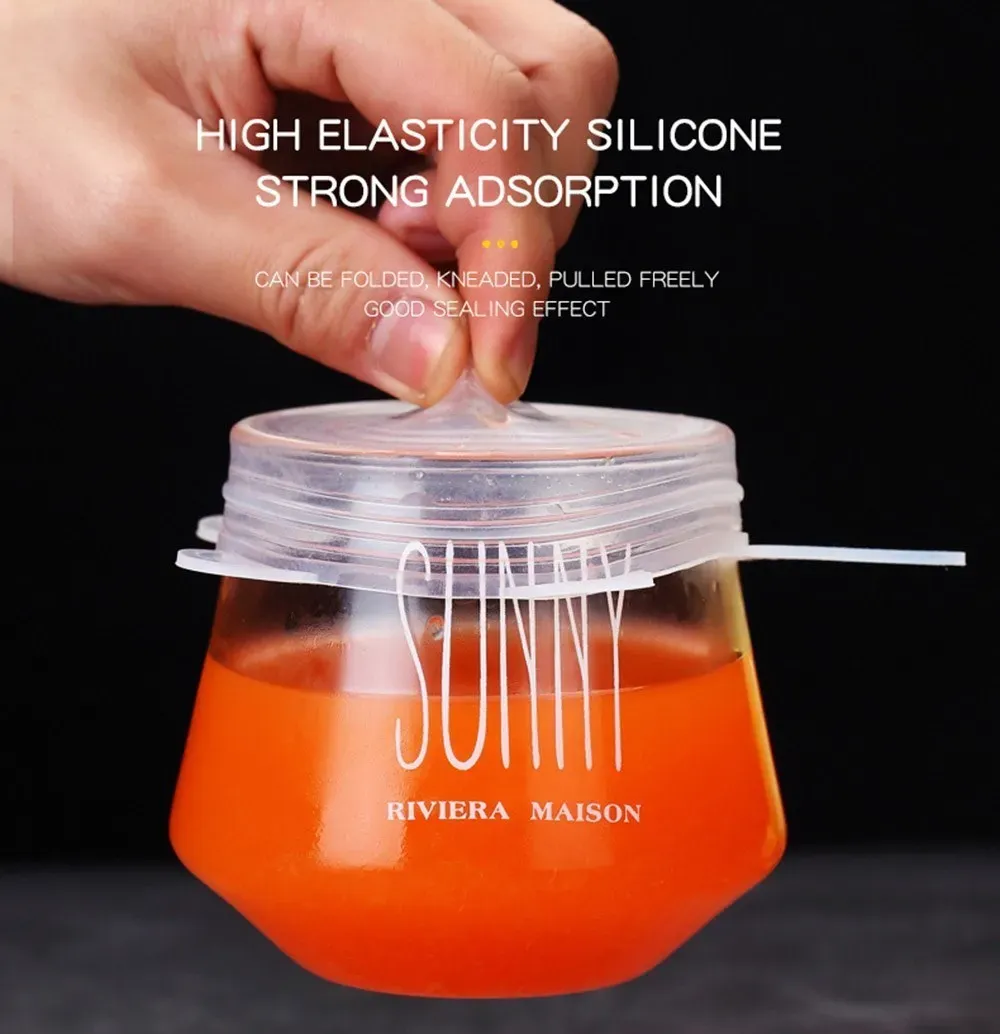 Couvercles extensibles en silicone dans une cuisine moderne
