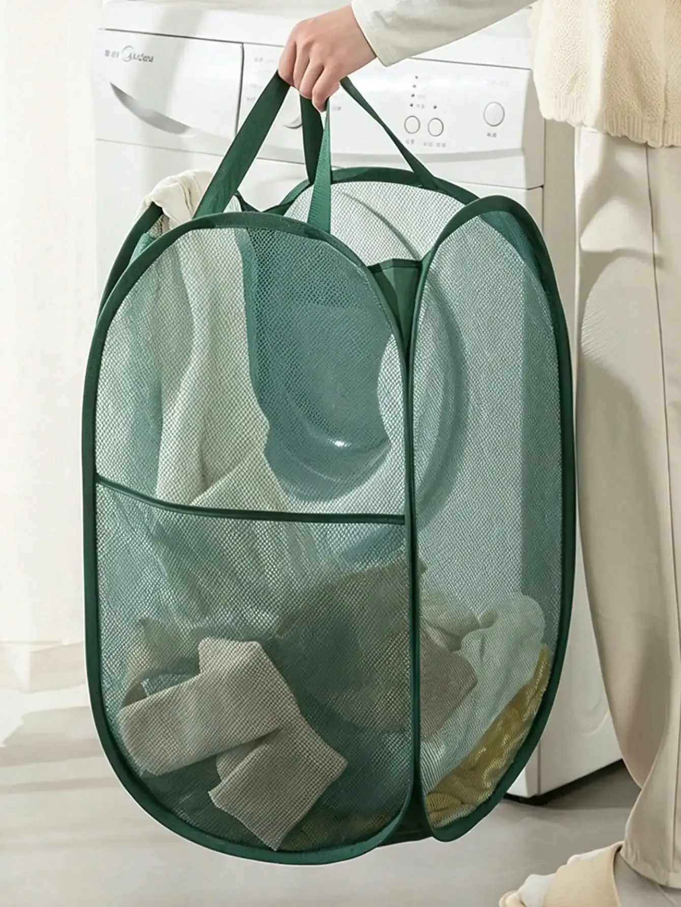 Panier à linge pliable en situation