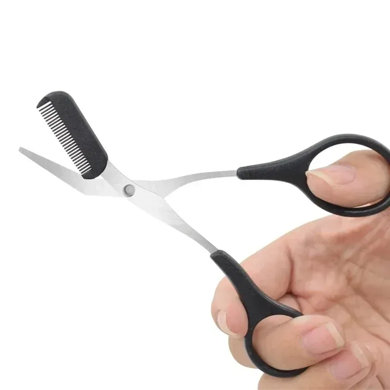 Gros plan sur les outils de façonnage des sourcils