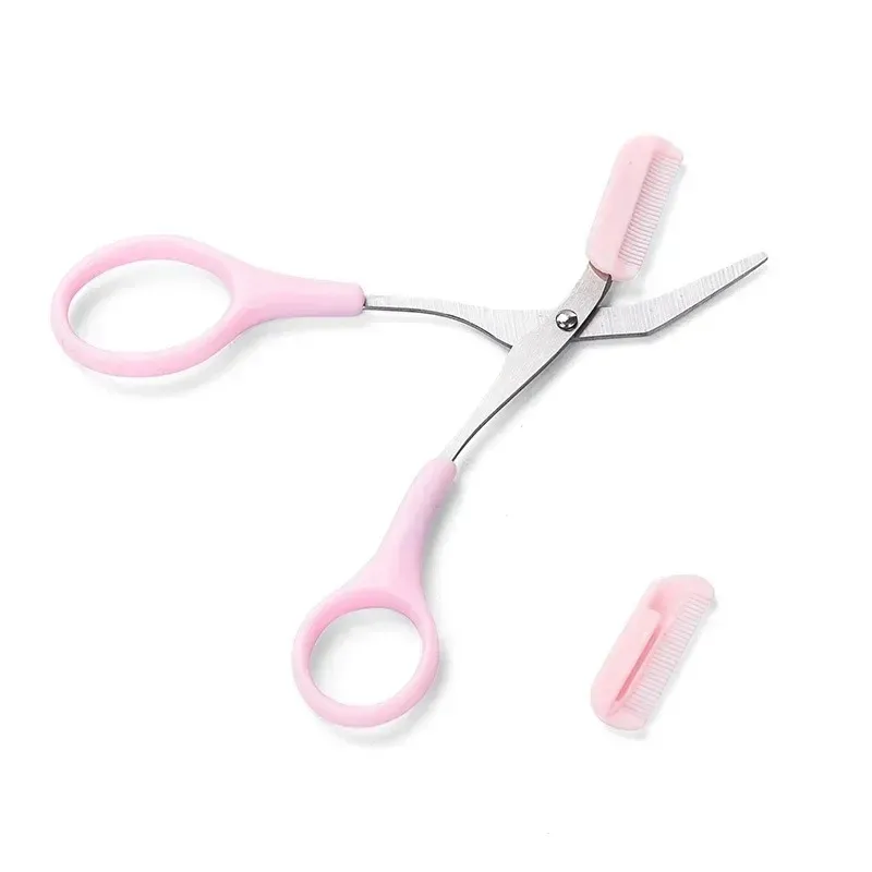Outils pour sourcils en situation d'utilisation