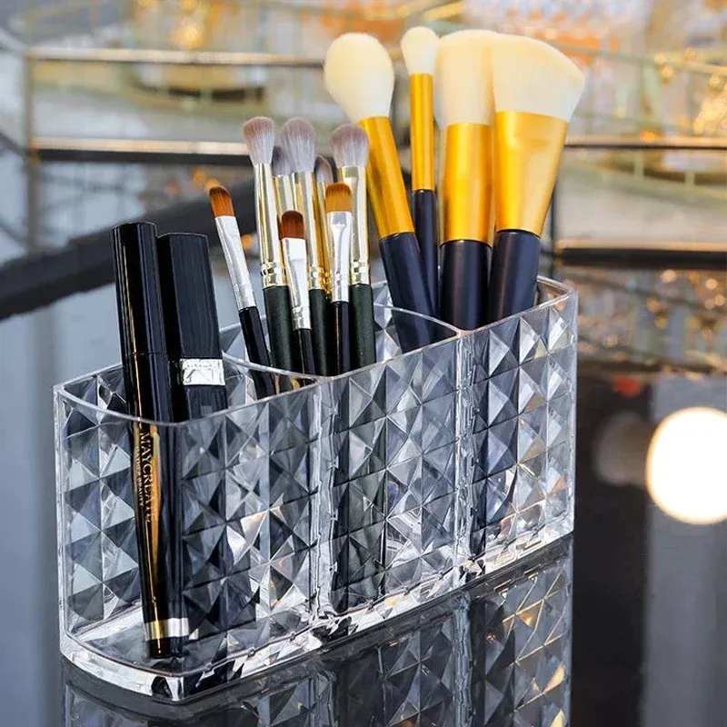 Organisateur de maquillage avec vernis à ongles et rouges à lèvres