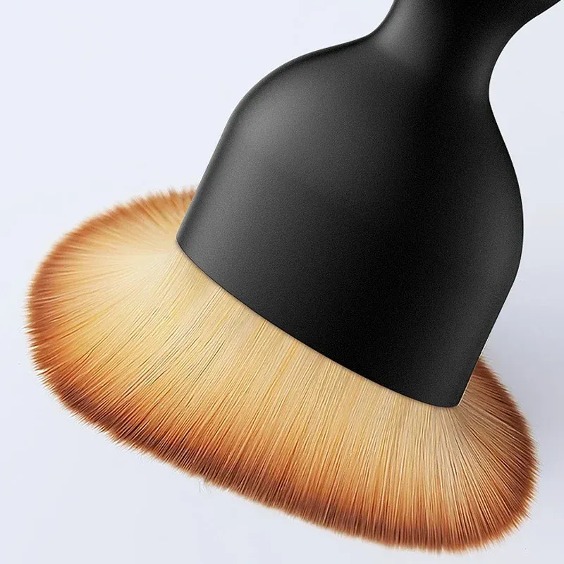 Vue détaillée de la brosse de nettoyage automobile