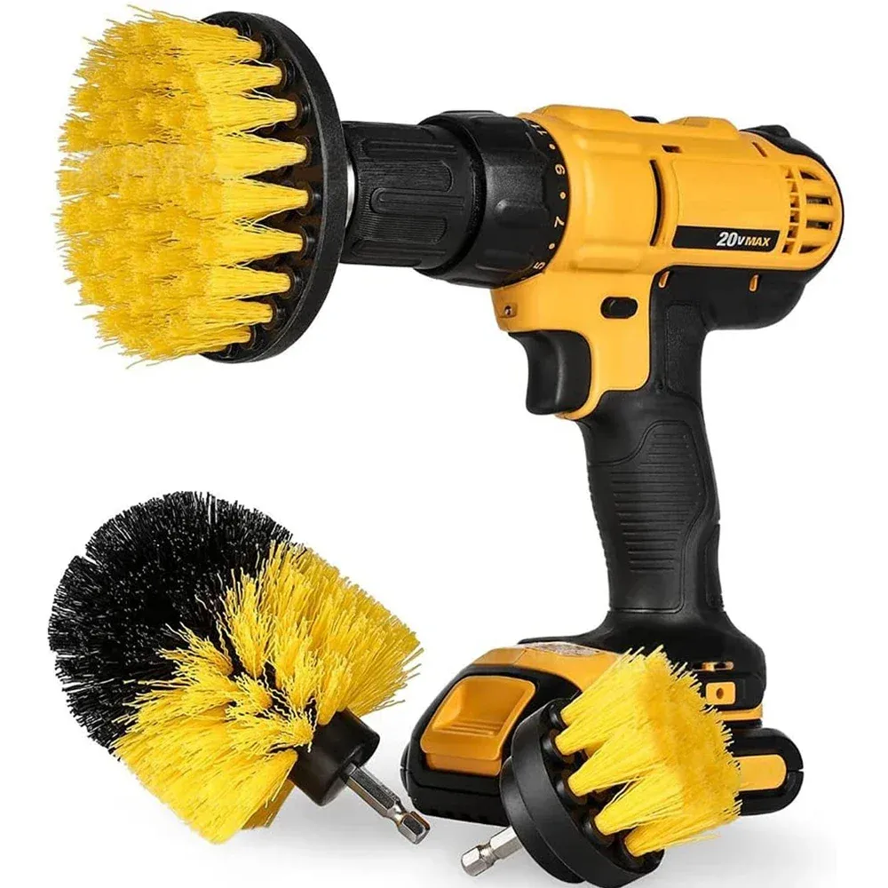 Nettoyage de salle de bain avec le kit de brosses