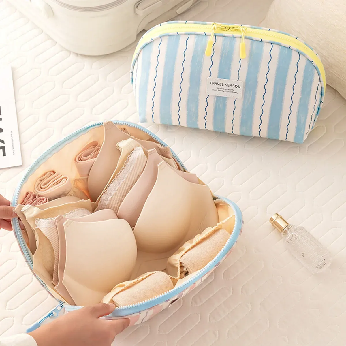 Sac de rangement pour sous-vêtements, détail des compartiments