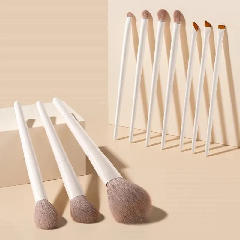 Ensemble de 12 pinceaux de maquillage pour le visage : fond de teint, anticernes, poudre, fard à paupières et blush 3