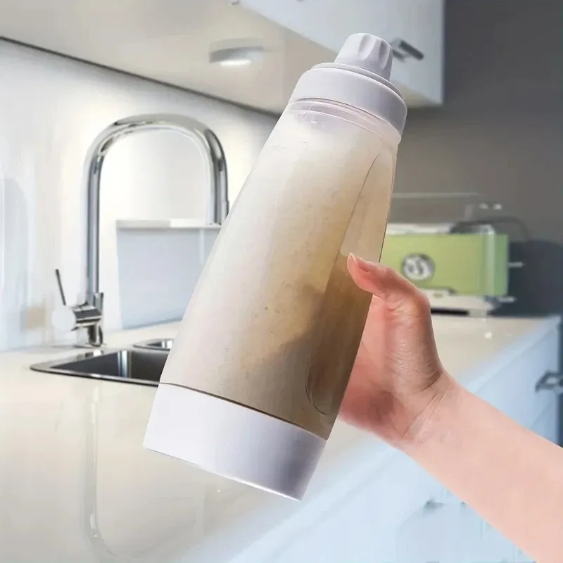 Bouteille mélangeuse pour pâte à crêpes avec boule mélangeuse intégrée et fouet métallique, distributeur manuel de pâte pour crêpes, cupcakes et muffins 3