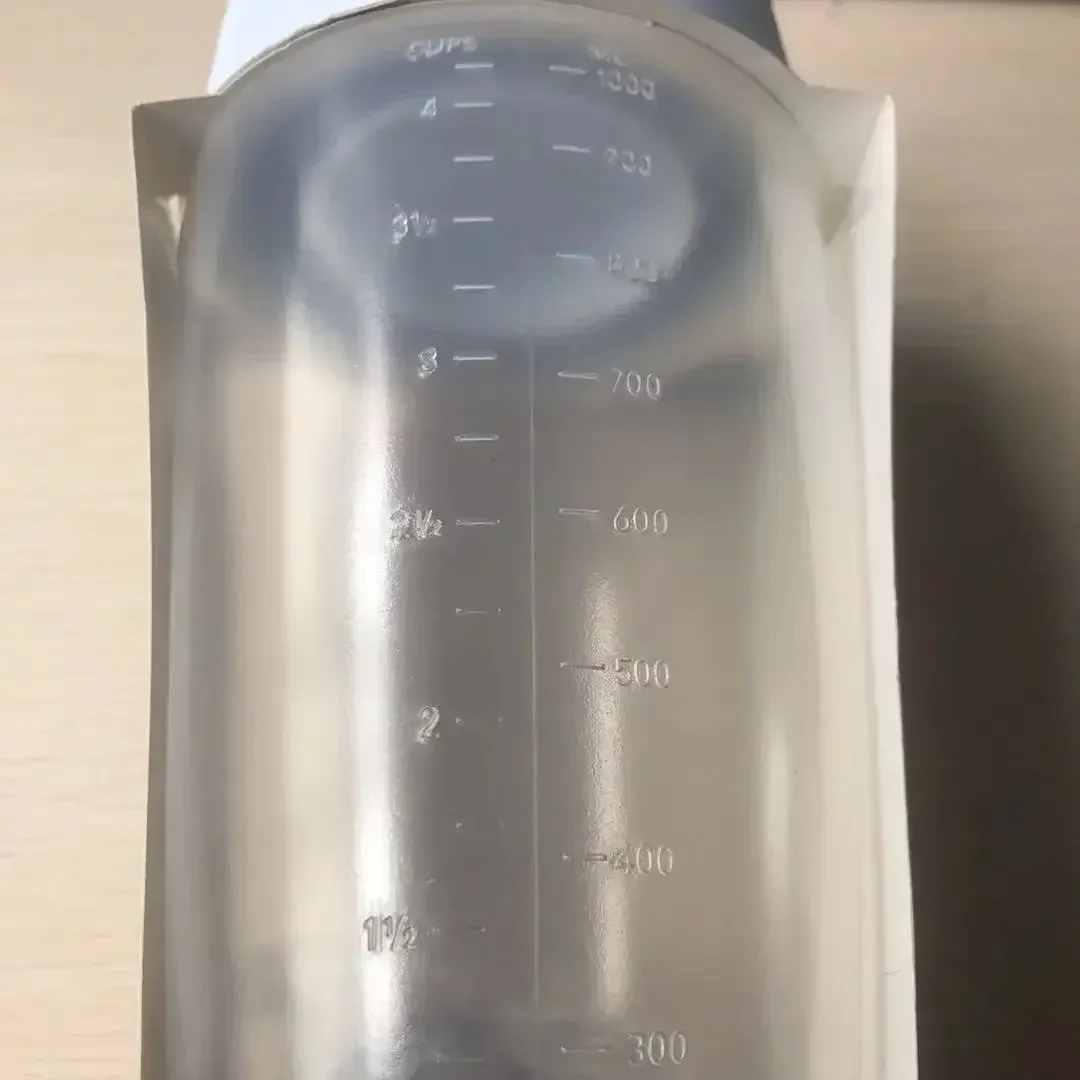 Bouteille mélangeuse pour pâte à crêpes, détail de la finition