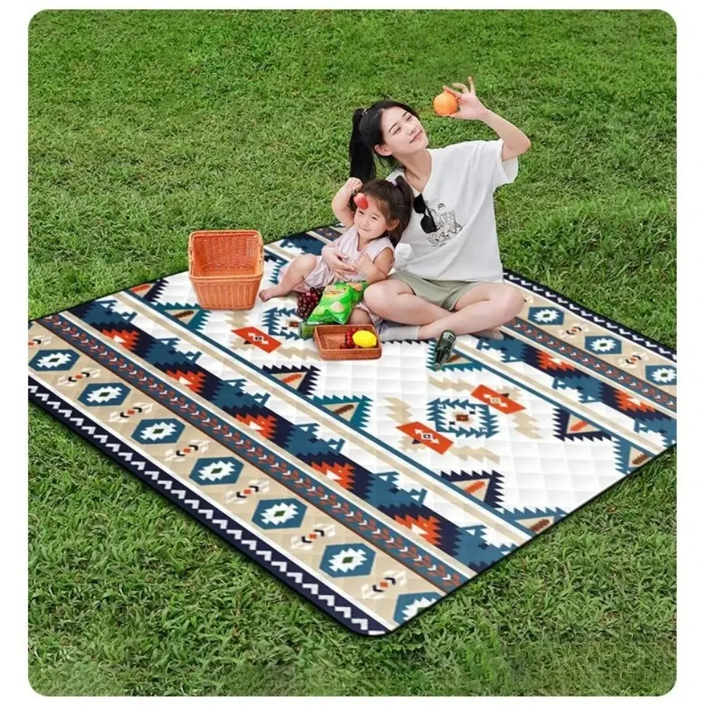 Couverture de pique-nique imperméable, grande couverture de plage 200x200 cm, tapis de pique-nique extérieur avec poignée de transport pour le camping et la plage 4