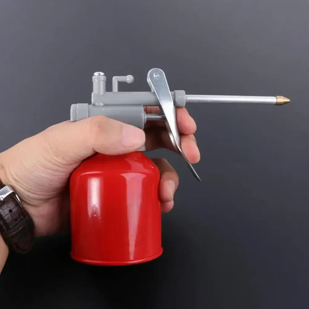 Burette à huile manuelle 250 ml avec pompe de graissage et pulvérisateur 3