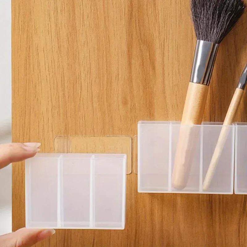 Rangement de maquillage dans une salle de bain moderne