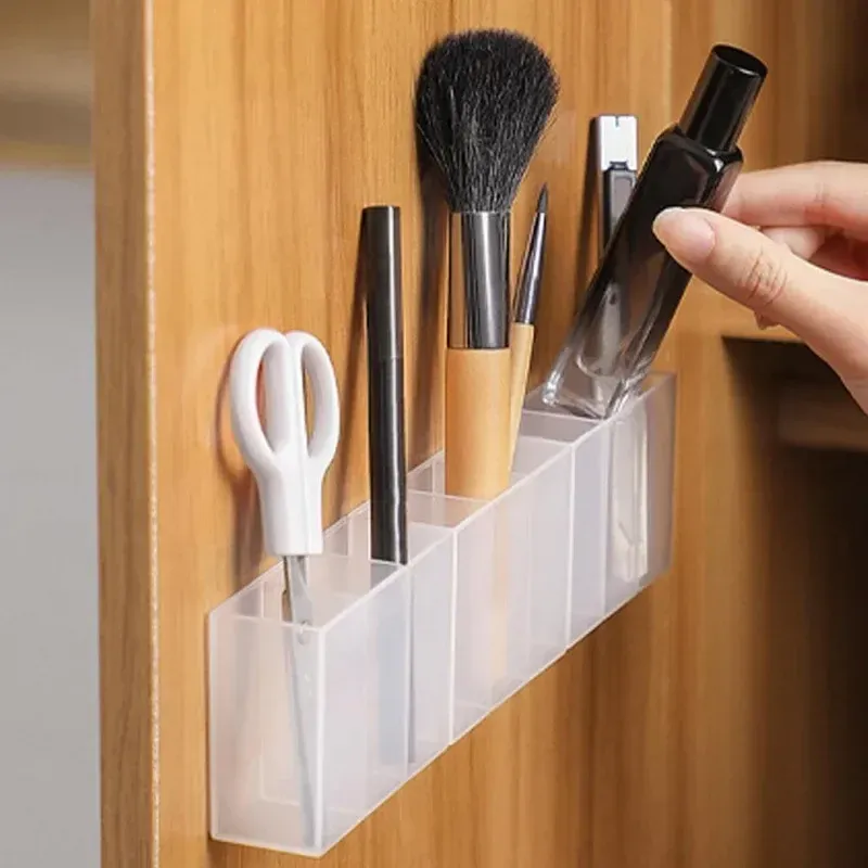 Organisation de produits de beauté dans la boîte de rangement