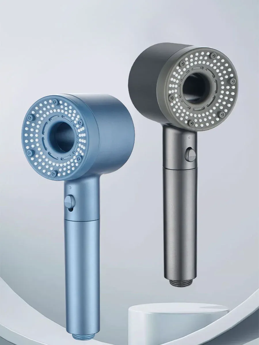 Pommeau de douche haute pression en situation dans une salle de bain moderne