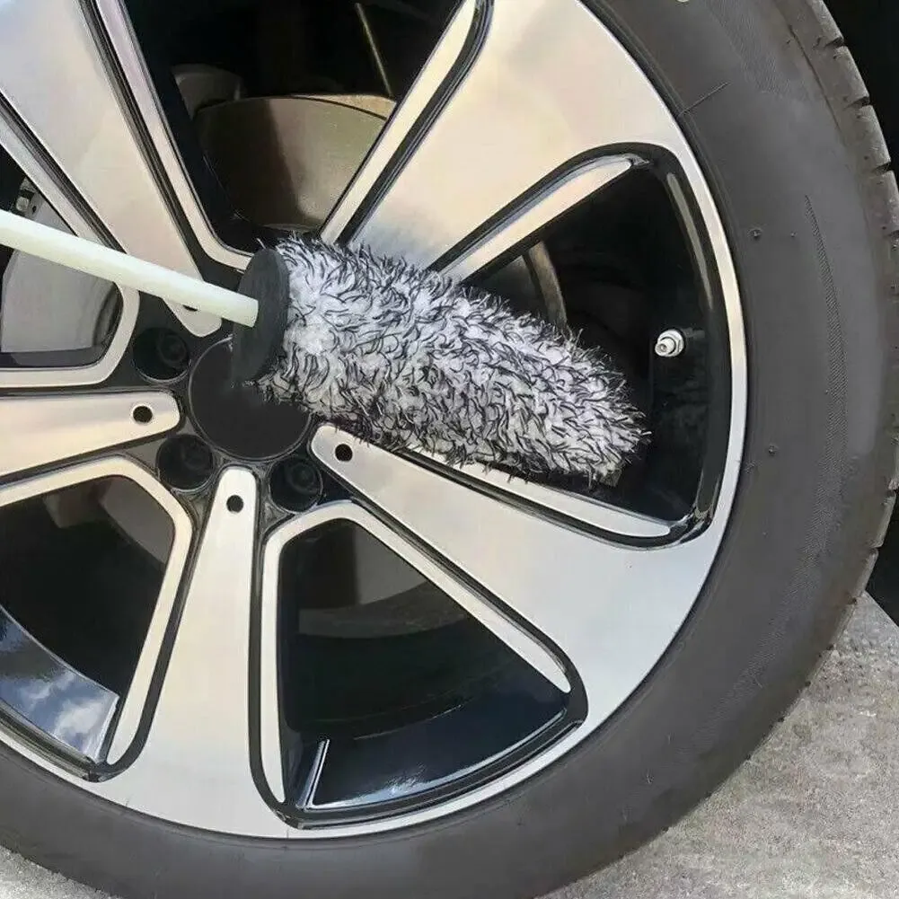 Pneus et flancs de roue nettoyés