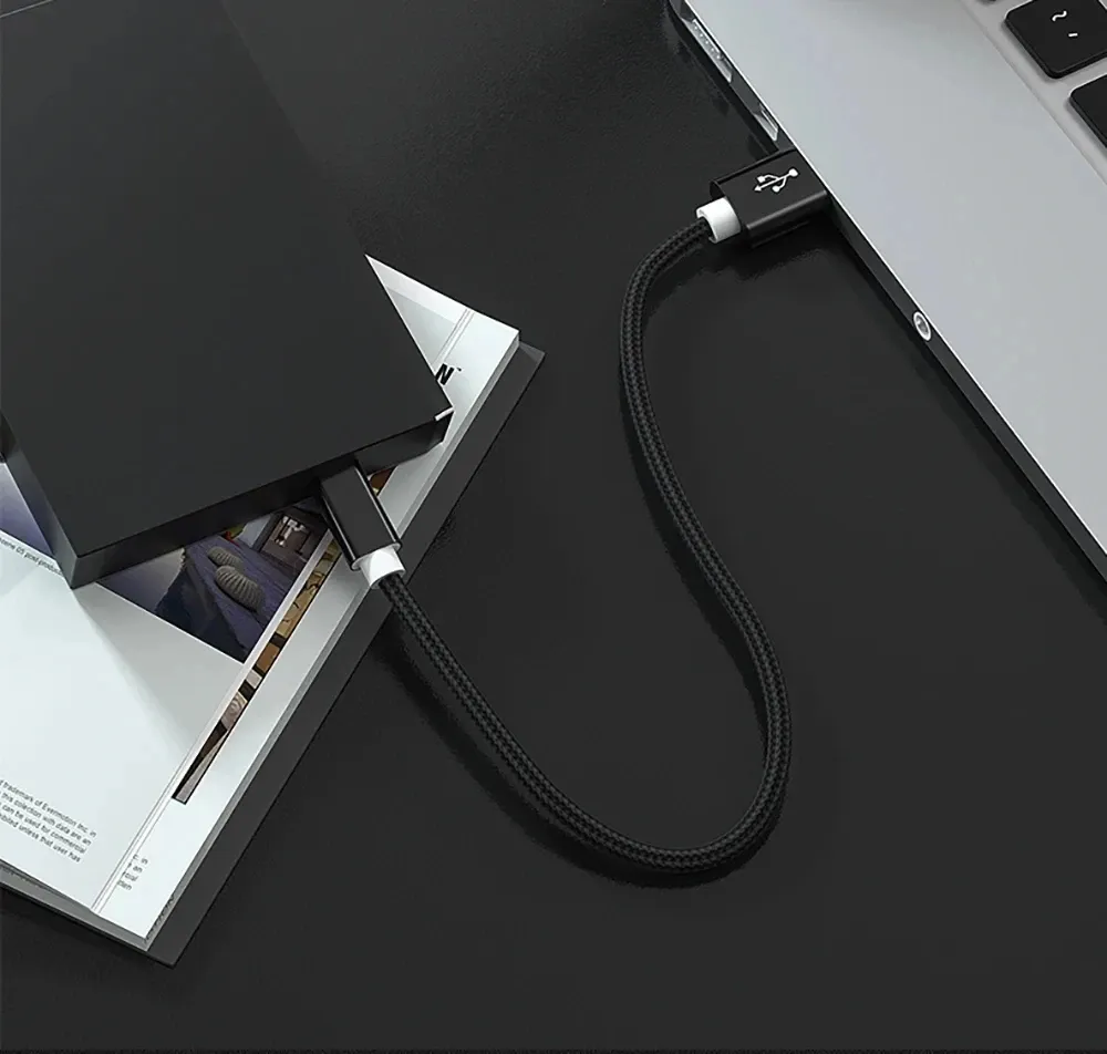 Câble Mini USB vers USB, vue rapprochée