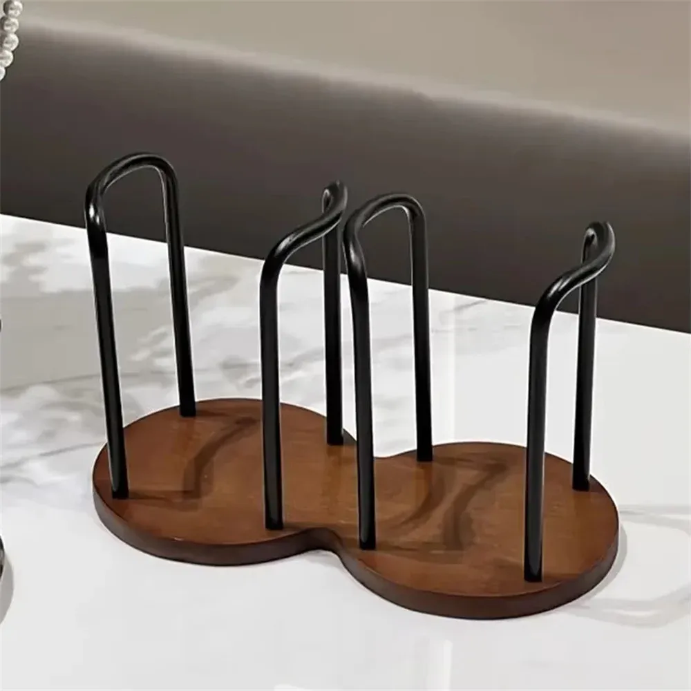 Support de rangement dans un intérieur