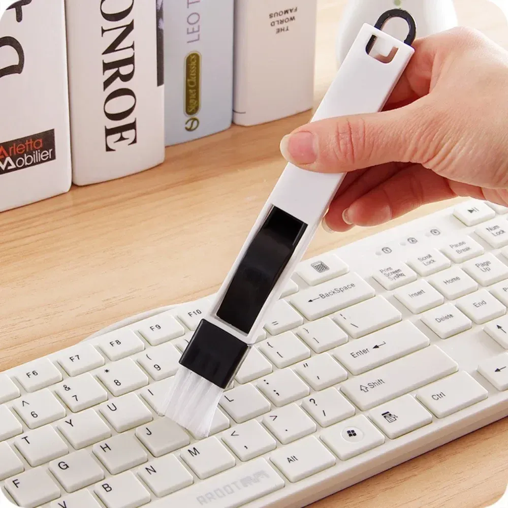Brosse de nettoyage multifonctionnelle en situation