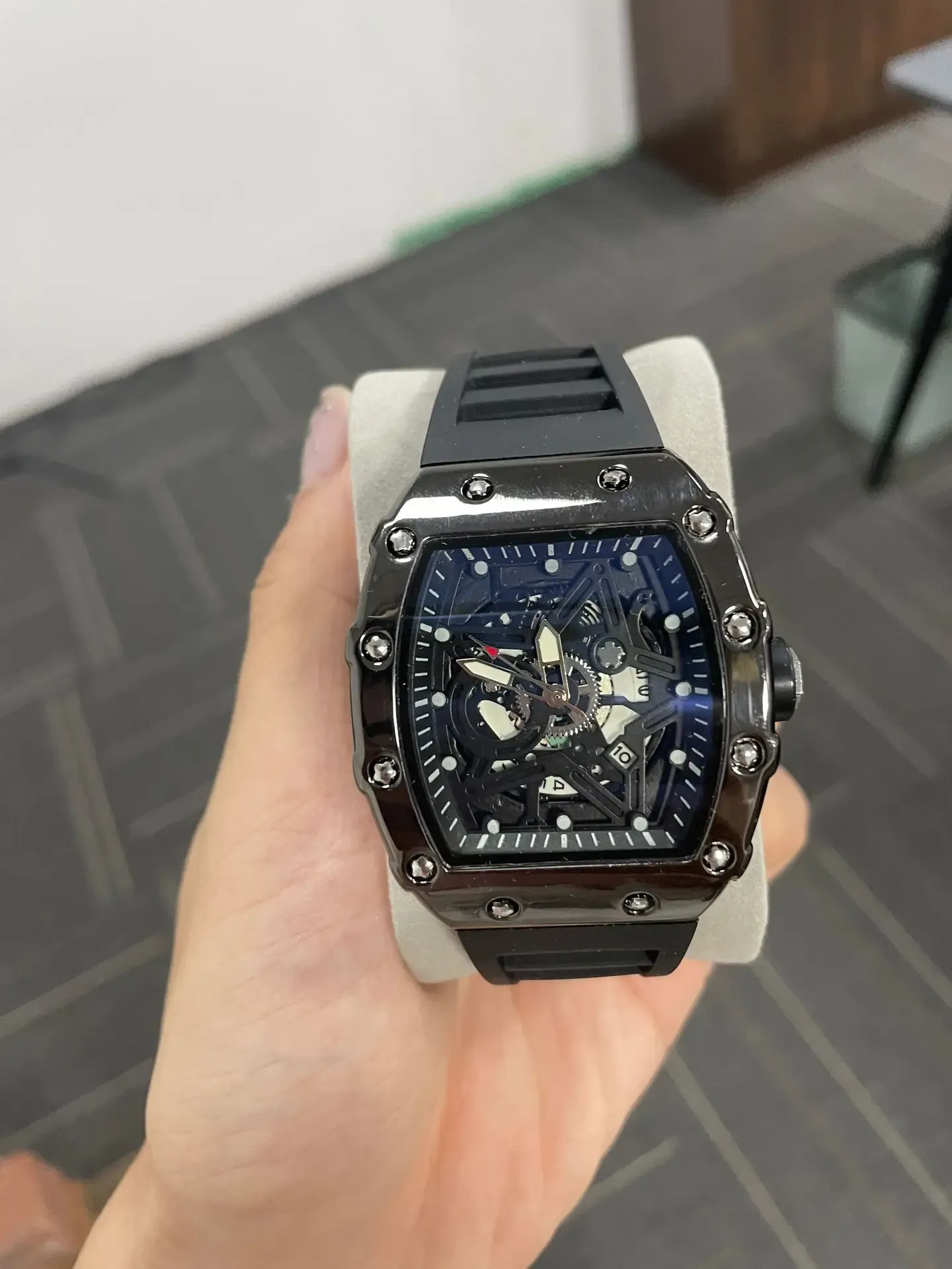 Montre homme à quartz lumineuse, design pentagramme en forme de tonneau de vin 8