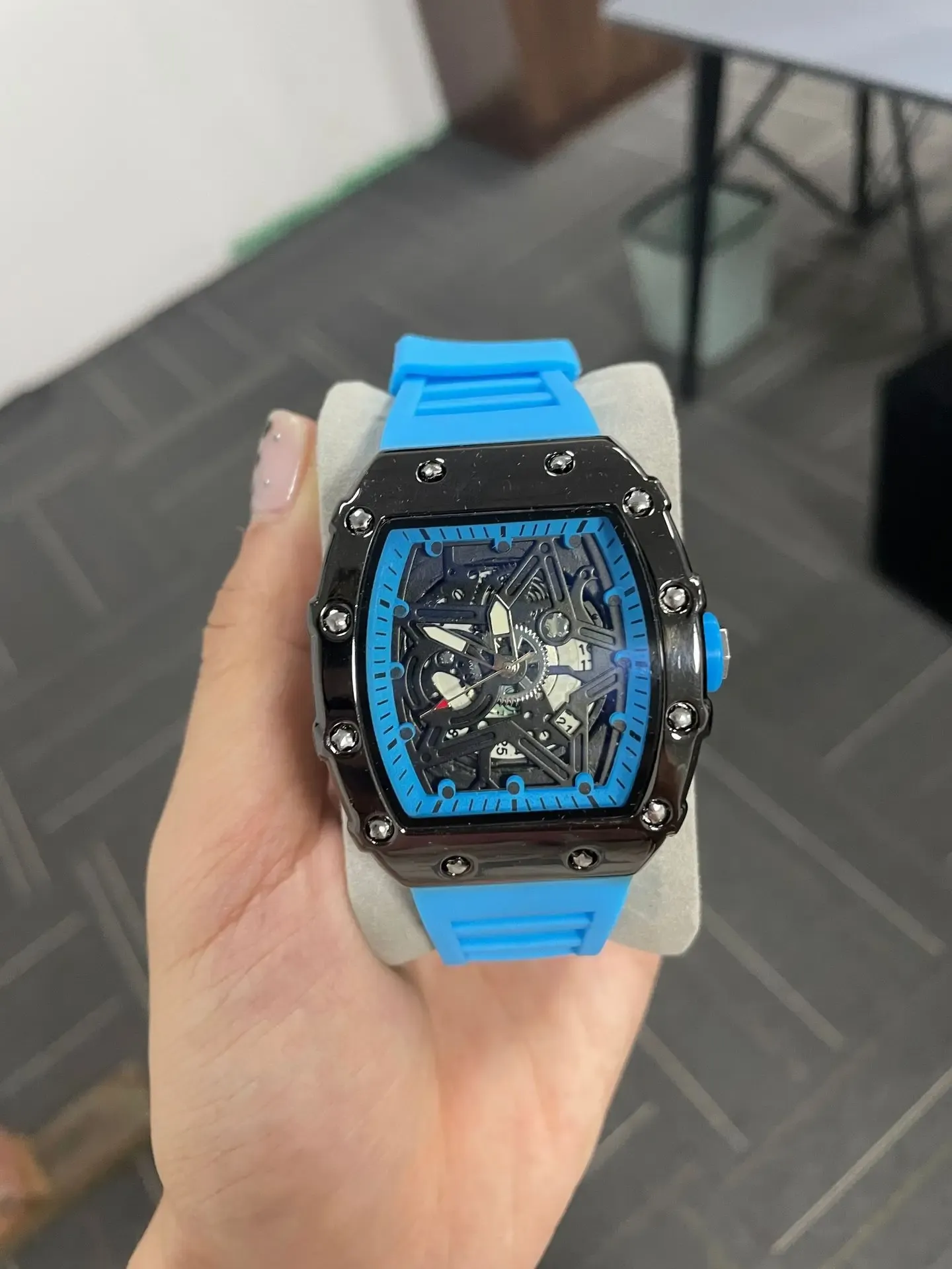 Montre homme à quartz lumineuse, design pentagramme en forme de tonneau de vin 10
