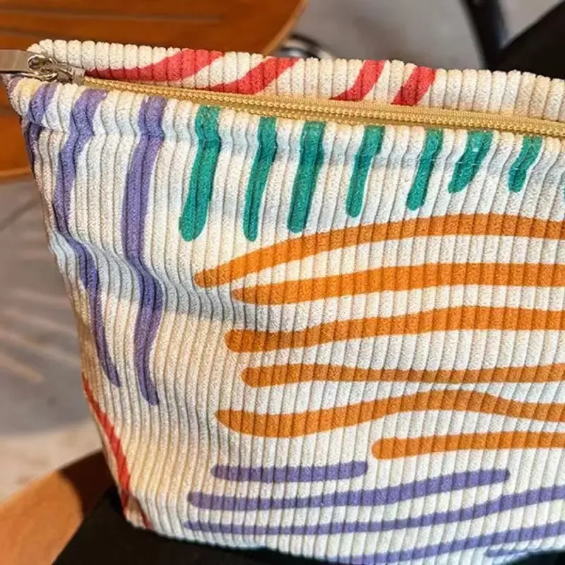 Pochette à cosmétiques vue de côté