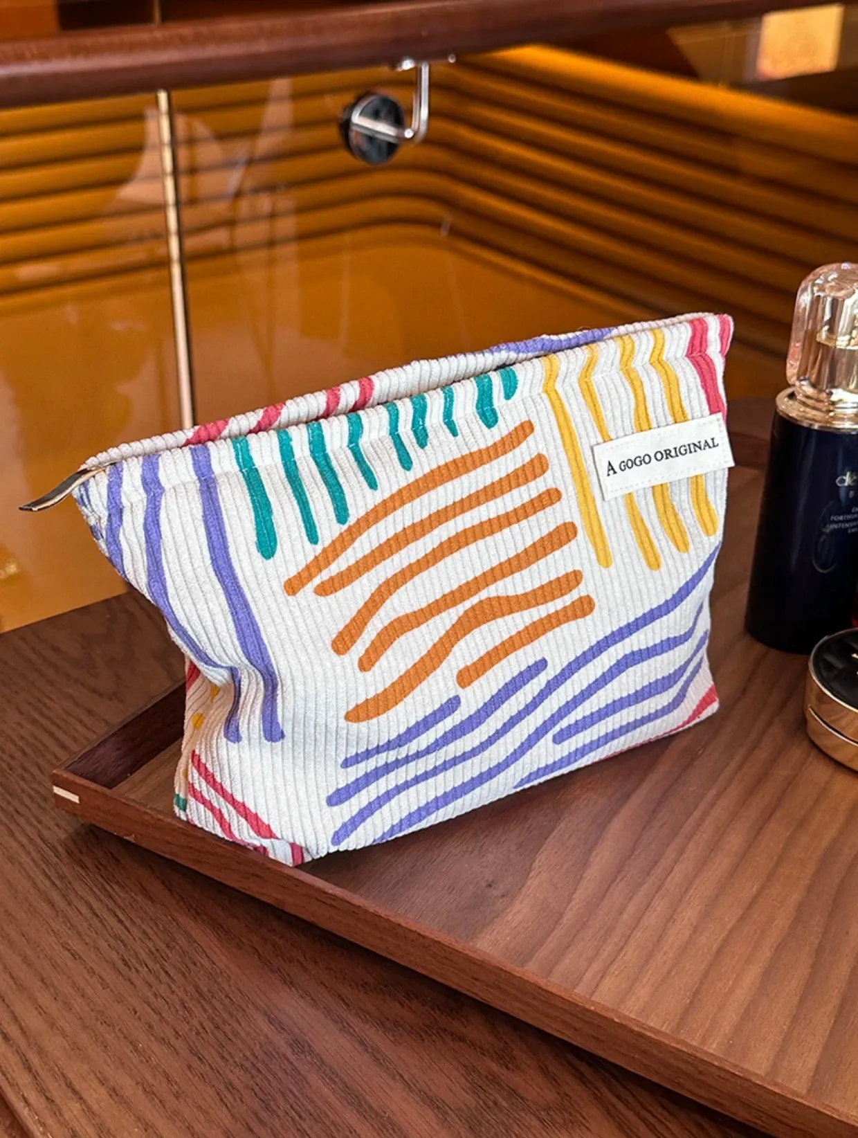Pochette ouverte présentant son compartiment principal