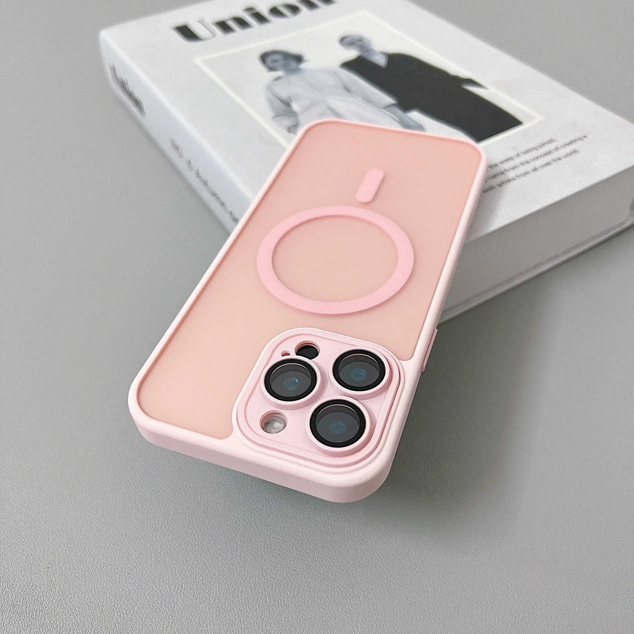Coque antichoc translucide à armure magnétique pour iPhone, compatible charge sans fil MagSafe 13