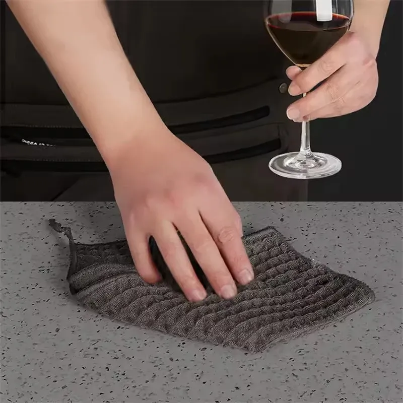 Chiffon microfibre en situation d'utilisation