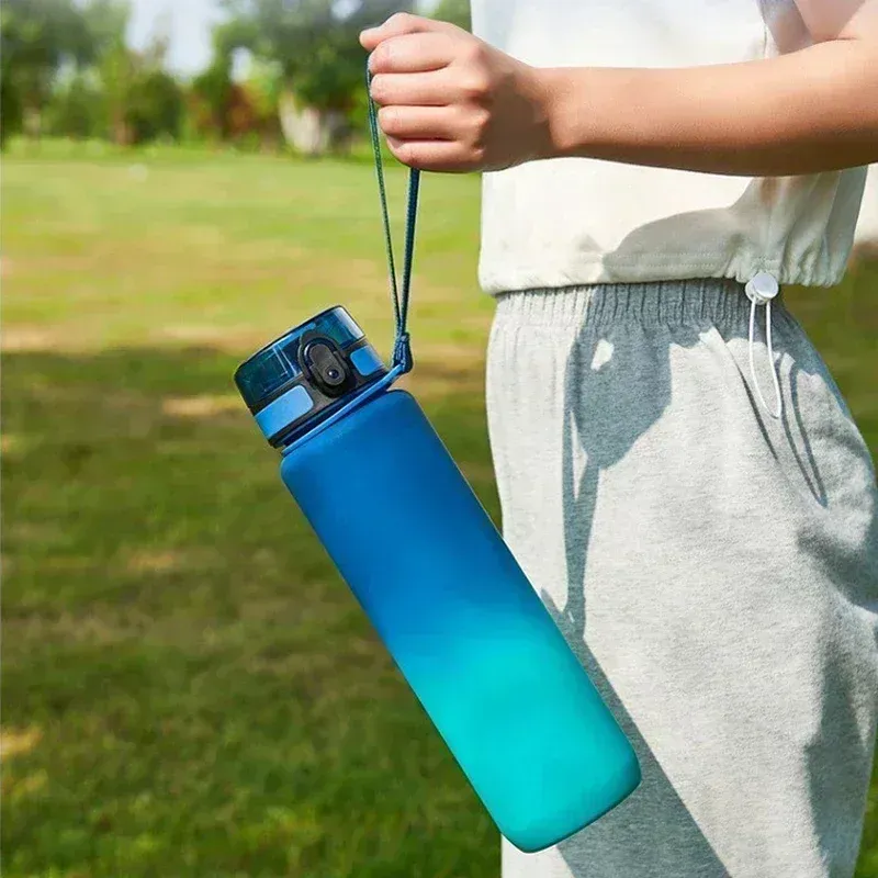 Gourde de sport de 1 litre, grande capacité, unisexe, gourde portable en plastique pour l'été, idéale pour les voyages et les activités de plein air, fitness 6