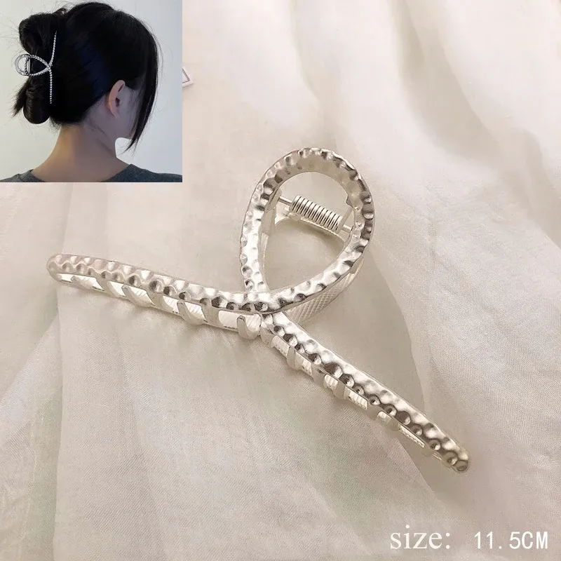 Pince à cheveux géométrique ajourée en métal pour femme 46