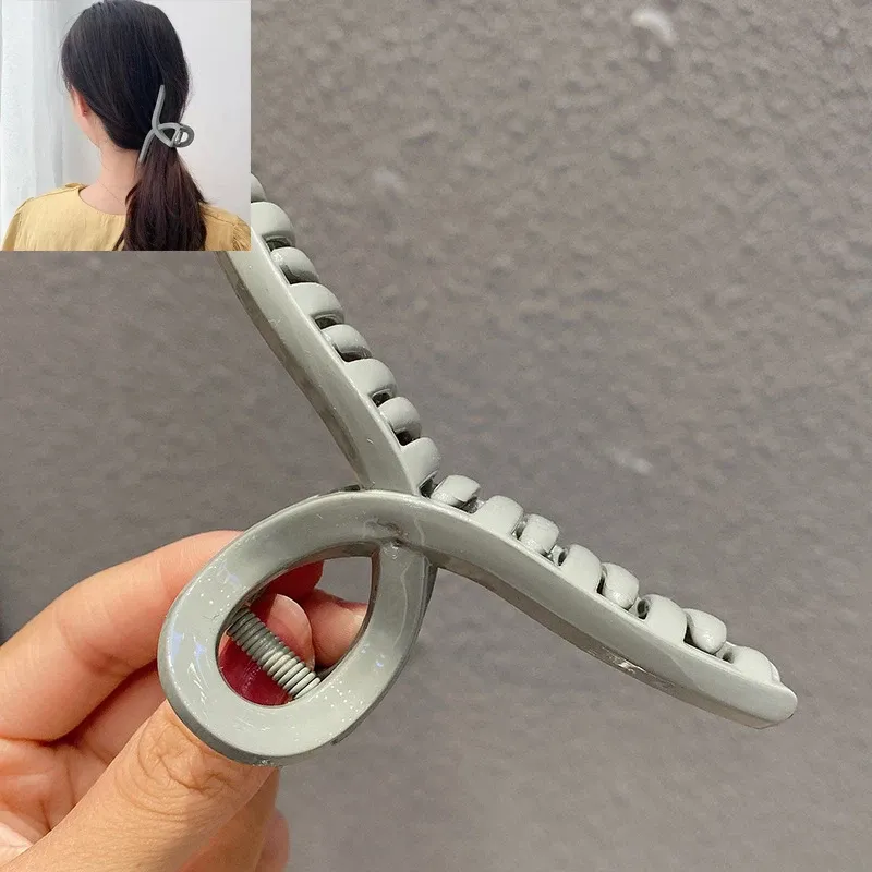 Pince à cheveux géométrique ajourée en métal pour femme 22