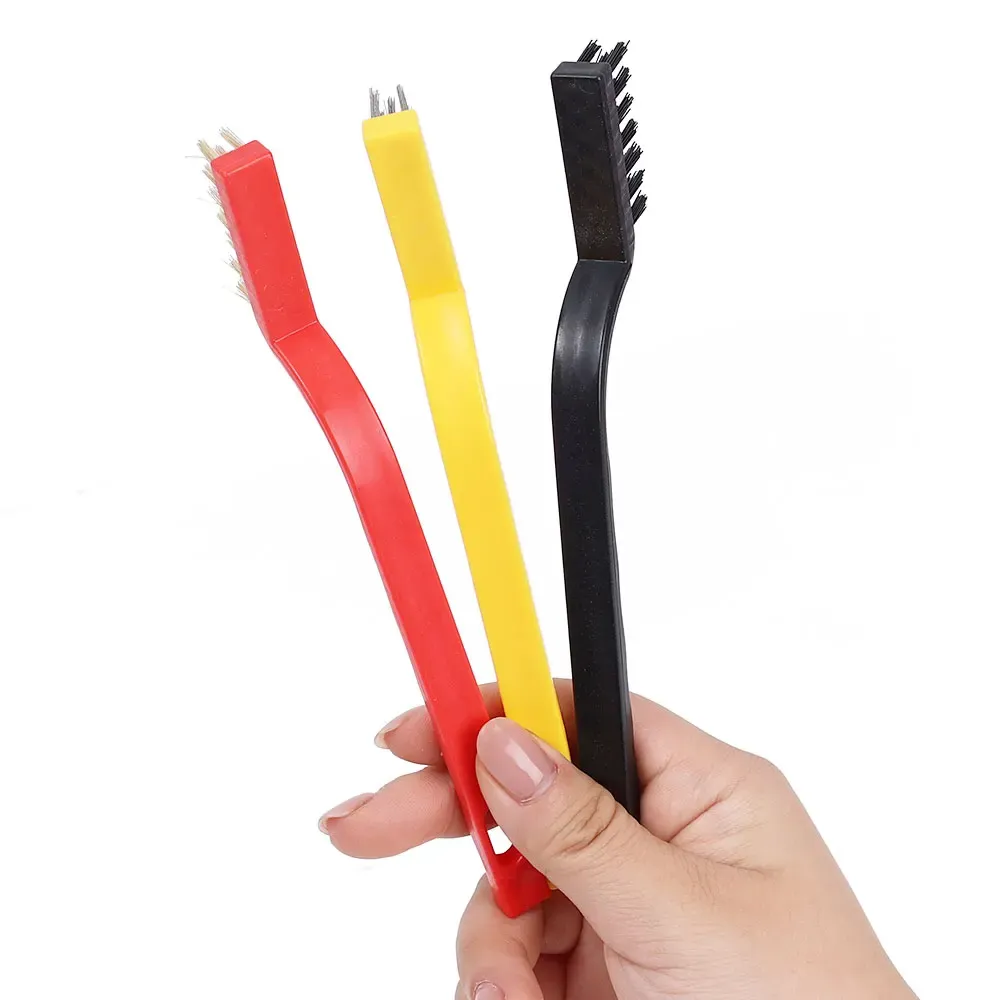 Brosse de nettoyage pour recoins et interstices