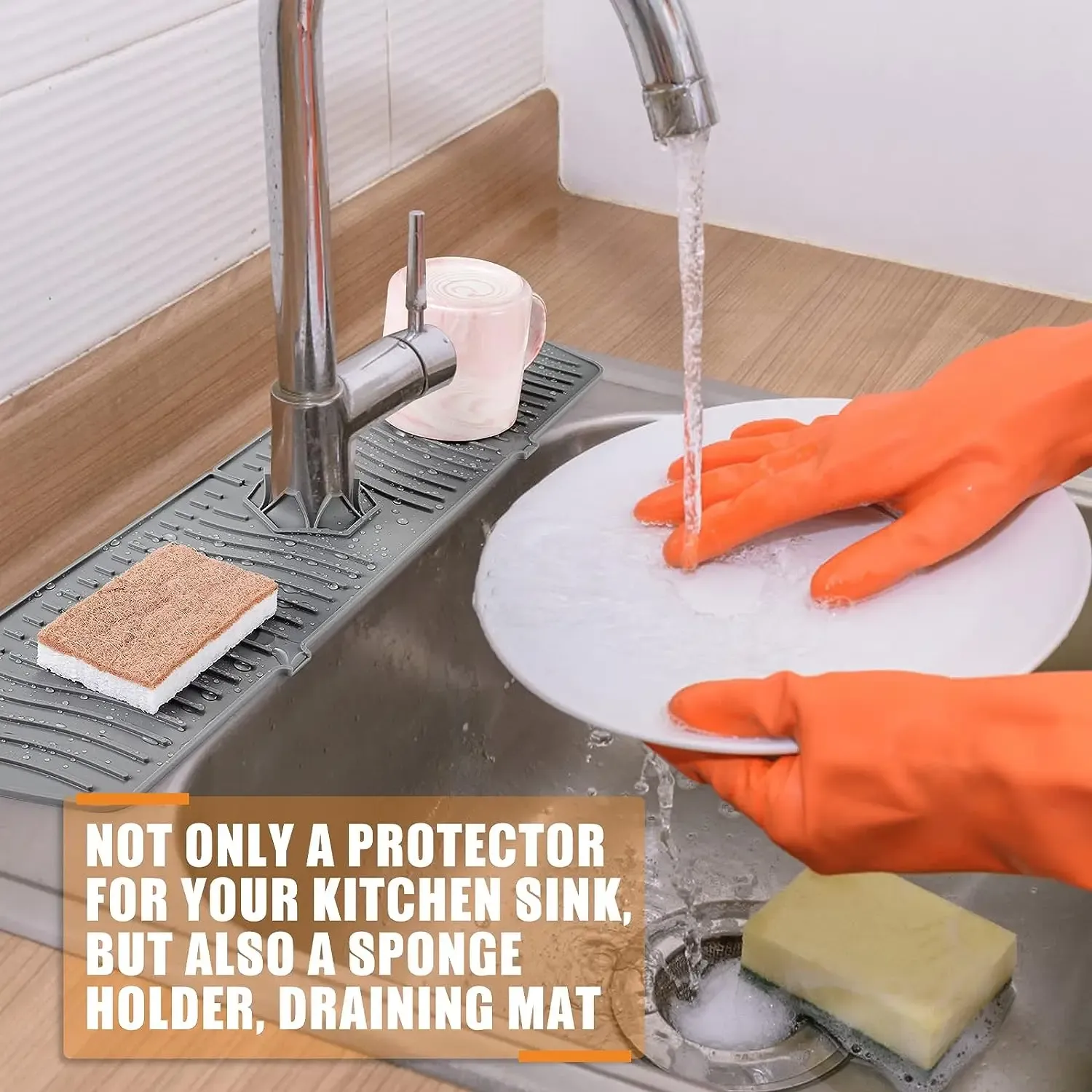 Accessoire silicone pour robinet de cuisine en situation