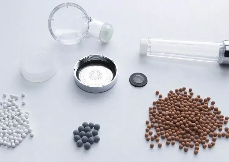Pommeau de douche filtrant, finition et détails