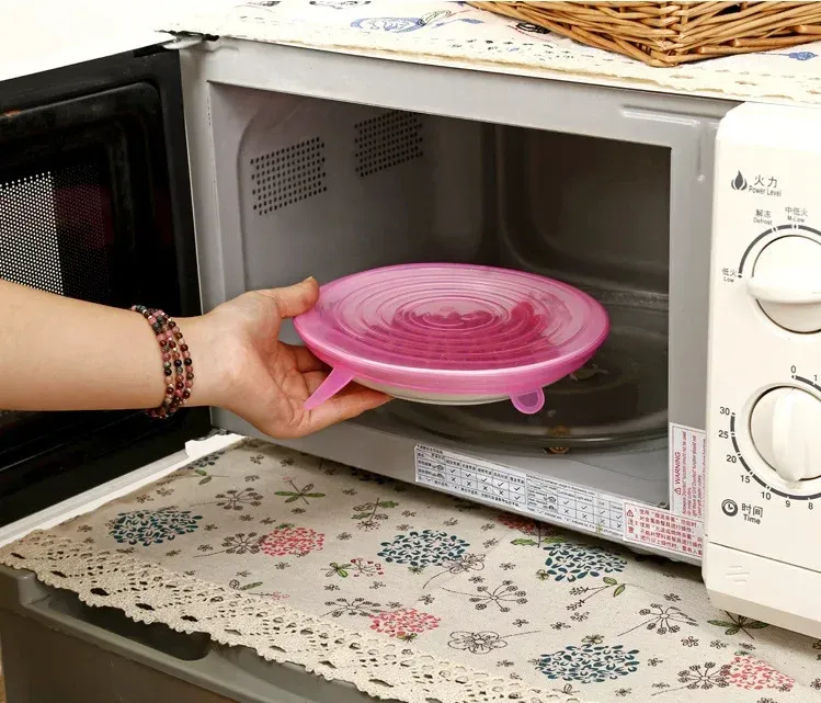 Préparation de repas avec couvercle silicone
