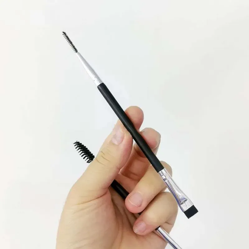 Brosse de levage de cils en situation