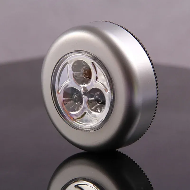 Éclairage LED installé dans un placard