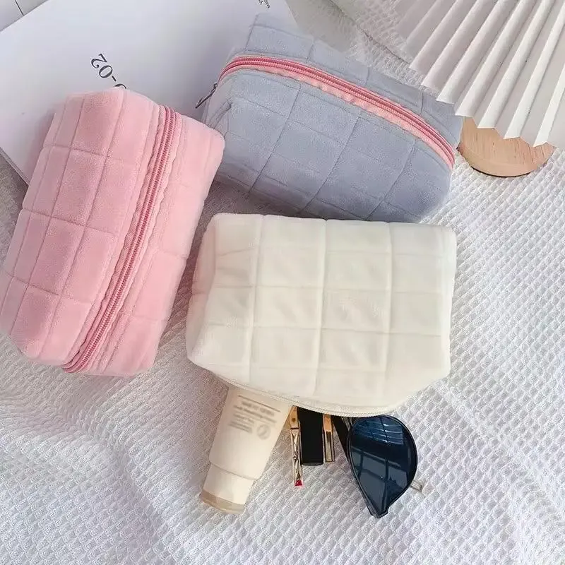 Sac de rangement cosmétique en peluche solide, grand sac de rangement maquillage à fermeture éclair pour femme, sac de voyage pour papeterie et trousse de toilette 2
