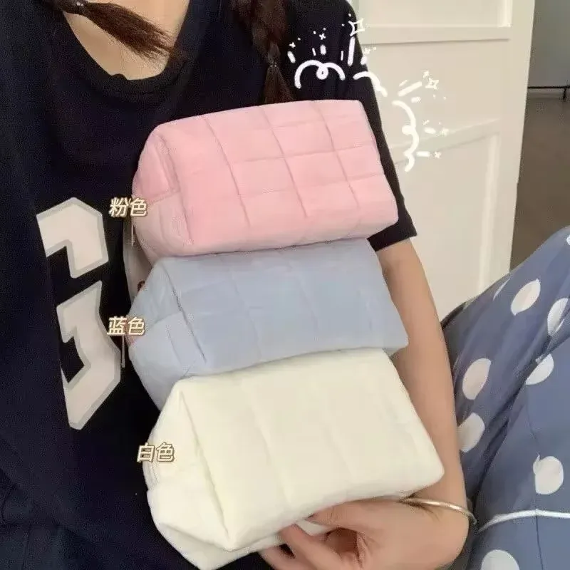 Trousse de maquillage en situation, détails et finitions