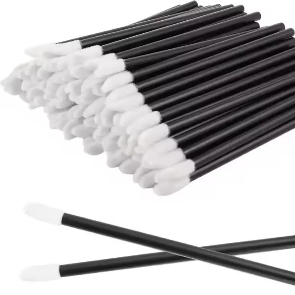 Pinceaux à lèvres jetables présentés ensemble