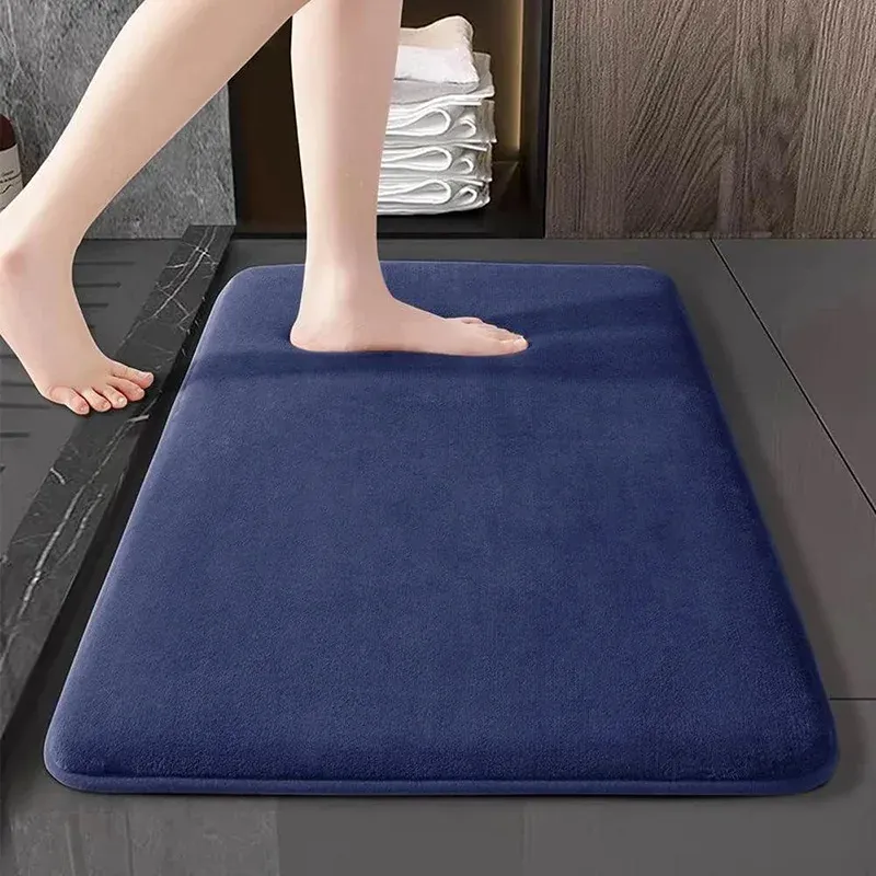Tapis de bain en ambiance minimaliste
