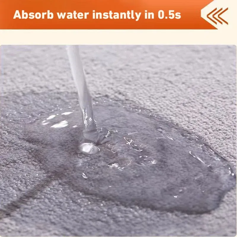 Tapis de bain posé devant une douche