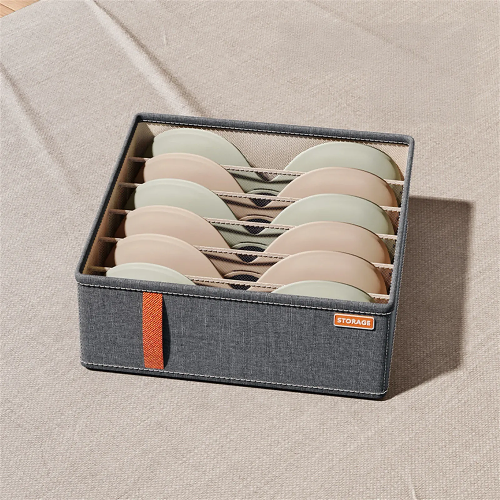 Organisateur de rangement dans un intérieur moderne